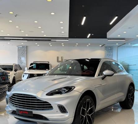 Aston Martin DBX 2021