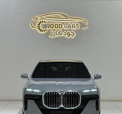 بي ام دبليو 740 2023