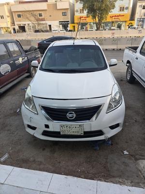 Nissan Sunny 2012