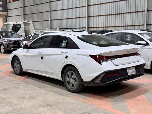 Hyundai Elantra 2024