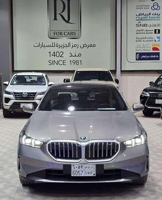بي ام دبليو 520 2024