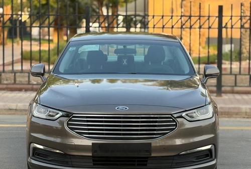 Ford Taurus 2021