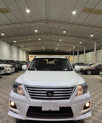 Lexus LX 570 2011