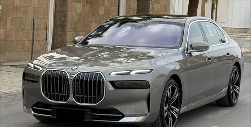 BMW 735 2024