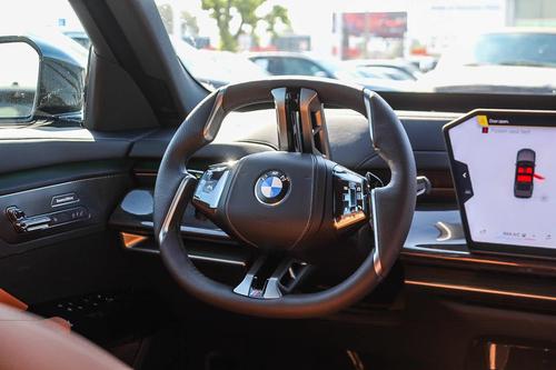 BMW 740 2027