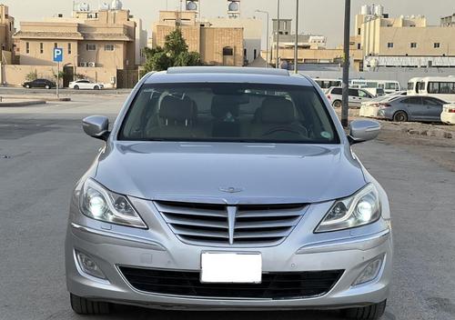 Genesis G80 2013