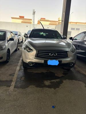 انفينيتي QX70 2015