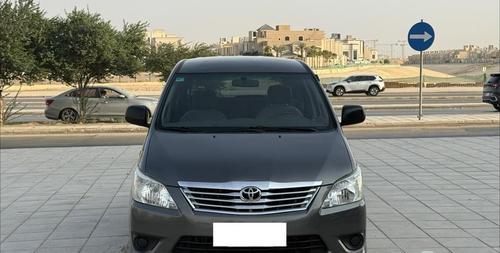 Toyota Innova 2015