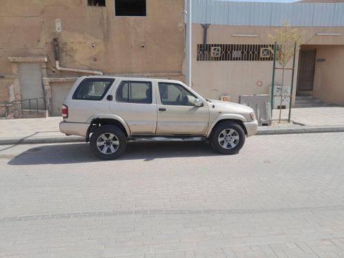نيسان باثفايندر 2001