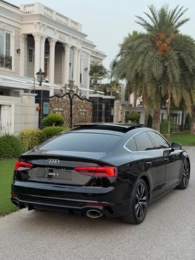 اودي 100 2022