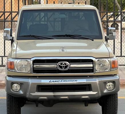 Toyota Land Cruiser 70 2012
